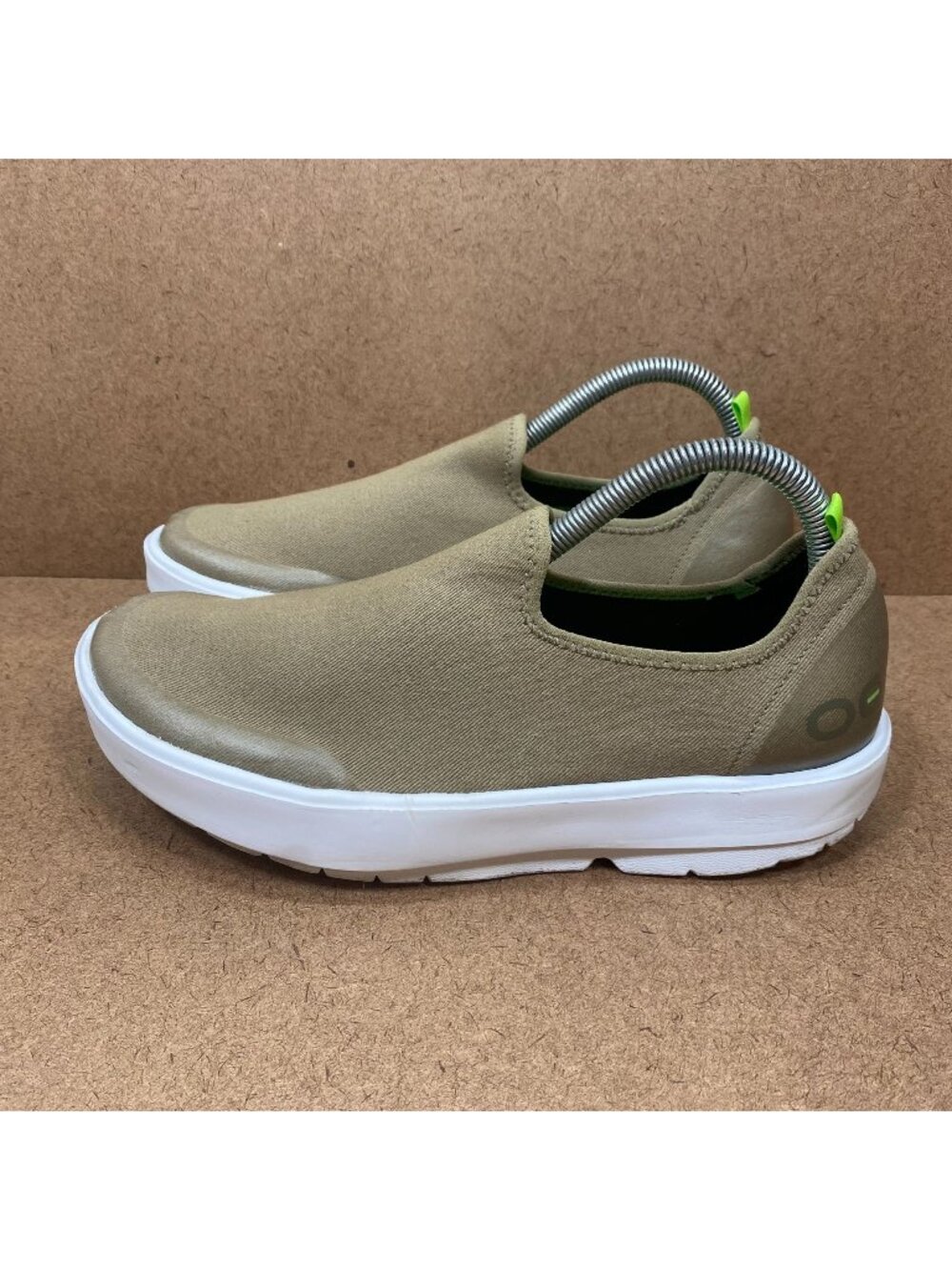 OOFOS Womens OOmg eeZee Low Khaki Slip-On Recovery Shoes Size 9.5 Lightweight
